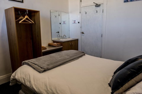 The Imperial Hotel - Yamba Accommodation 3