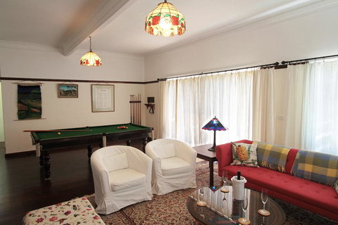 The Leura Mountain House - Yamba Accommodation 3