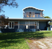 The Love Shack - Bridport - Yamba Accommodation