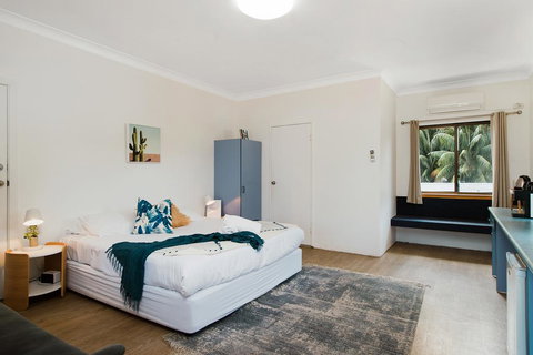 The Med Crescent Head - Yamba Accommodation 1