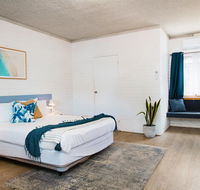 The Med Crescent Head - Yamba Accommodation