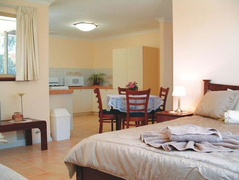 The Nosh & Nod - Avon Terrace - Yamba Accommodation 1