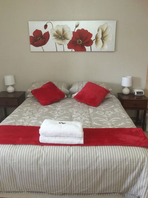 The Nosh & Nod - Avon Terrace - Yamba Accommodation 3