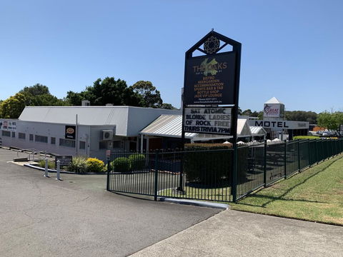 The Oaks Hotel Motel - Yamba Accommodation 0