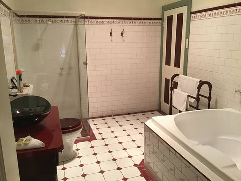 The Olde Devonshire House - Yamba Accommodation 3