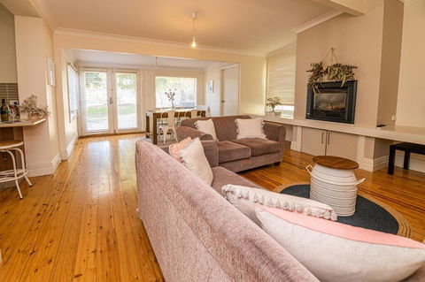 The Pearl On Prince  Stylish Cottage, CBD, Wifi - Yamba Accommodation 1