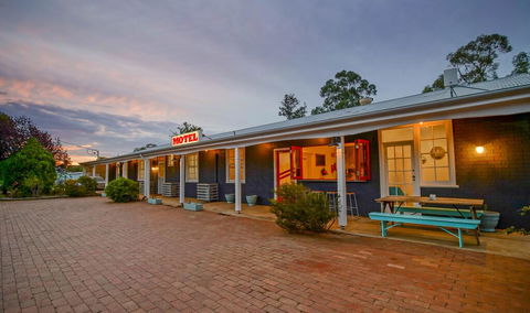 The Platypus Accommodation & Cafe - Yamba Accommodation 0
