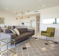 The Princess Bride - Executive 3BR Bulimba Apartment with Balcony in Central Location - Yamba Accommodation