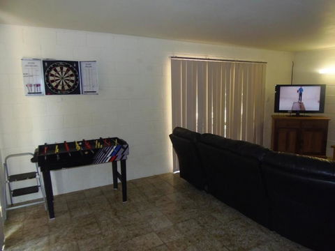 The Red Piranha - Rainbow Beach, Close To Everything, Air Con And Pet Friendly - Yamba Accommodation 1