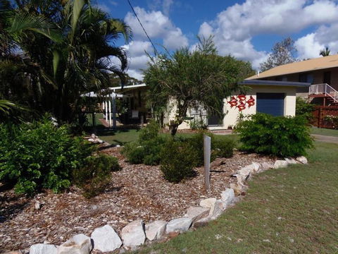 The Red Piranha - Rainbow Beach, Close To Everything, Air Con And Pet Friendly - Yamba Accommodation 0