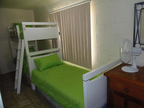 The Red Piranha - Rainbow Beach, Close To Everything, Air Con And Pet Friendly - Yamba Accommodation 2