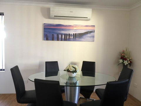 The Royal Dolphin Holiday Home - Yamba Accommodation 3