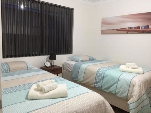 The Royal Dolphin Holiday Home - Yamba Accommodation 2