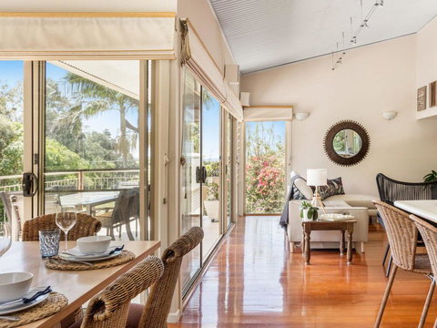 The Stanwell Beach Glass House - Beach & Pool - Yamba Accommodation 2