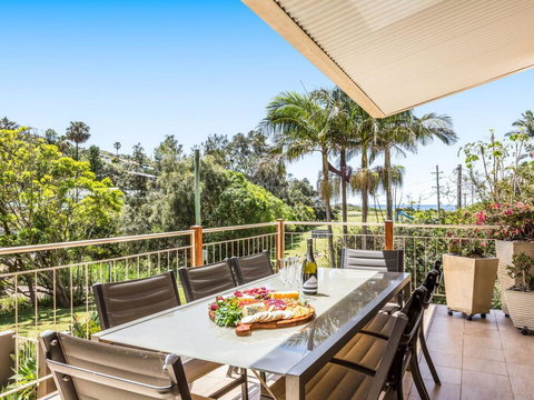 The Stanwell Beach Glass House - Beach & Pool - Yamba Accommodation 3