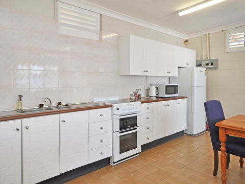 The Studio On The Lake @ Fishing Point, Lake Macquarie - Honestly Put The Line In And Catch Fish - Yamba Accommodation 3
