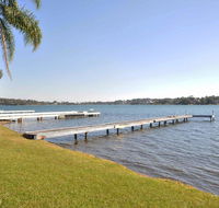 The Studio on the Lake  Fishing Point Lake Macquarie - honestly put the line in and catch fish - Yamba Accommodation