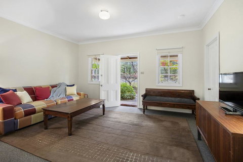 THE TEACHERS COTTAGE - Yamba Accommodation 0