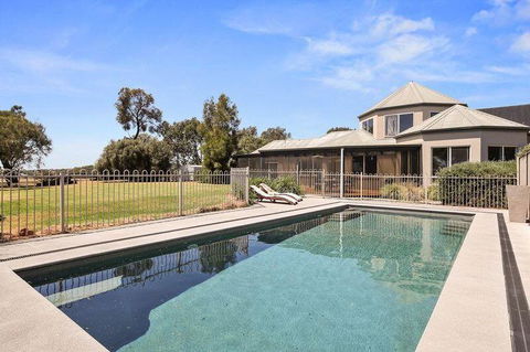 The Track House - Yamba Accommodation 2