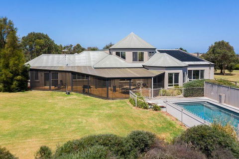 The Track House - Yamba Accommodation 1