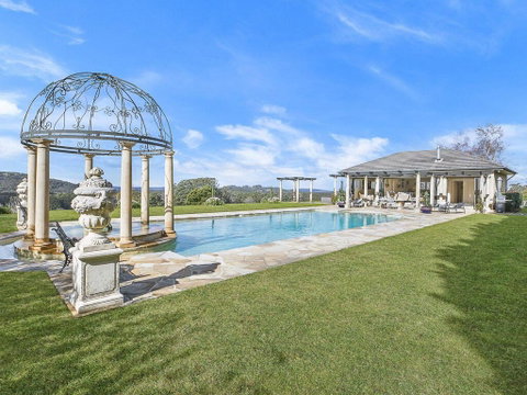 The Villa @ Linden Hall Highlands Luxury - Yamba Accommodation 3