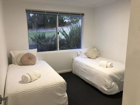 Three Bedroom, Two Bathroom Family Home - Yamba Accommodation 3