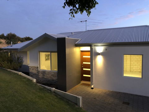 Three Bedroom, Two Bathroom Family Home - Yamba Accommodation 0