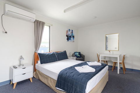 Tin Can Bay's Sleepy Lagoon Motel - Yamba Accommodation 2