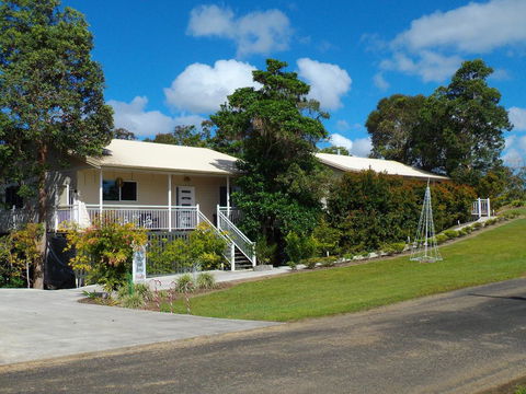 Tinaroo Sunset Retreat - Yamba Accommodation 0