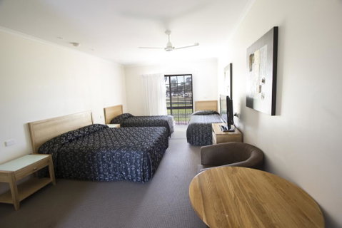 Tocumwal Golf Resort - Yamba Accommodation 2