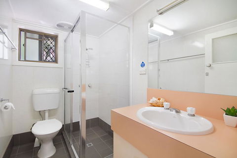 Tondio Terrace Flat 5 - Pet Friendly, Ground Floor Budget Style Accommodation - Yamba Accommodation 3