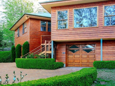 Treetops - Elegant, Inviting, Designer, Cedar Home - Yamba Accommodation 2