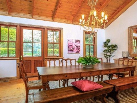 Treetops - Elegant, Inviting, Designer, Cedar Home - Yamba Accommodation 3