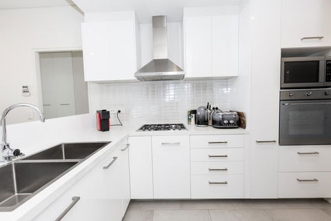 Trendy, Self Contained Inner City Apartment - Yamba Accommodation 1