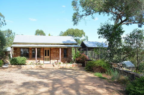 Trestrail Cottage B & B - Yamba Accommodation 0