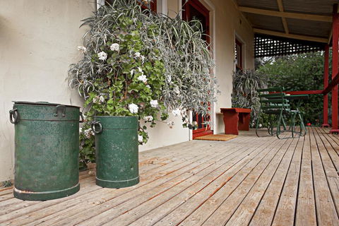 Trinity Cottage - Yamba Accommodation 2