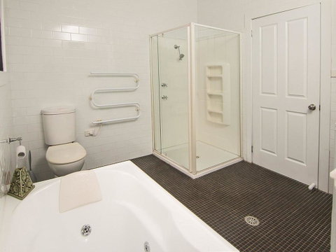 Tuppy's On The Lake - Yamba Accommodation 3