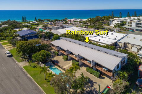 Unit 1 Rainbow Surf - Modern, Two Storey Townhouse With Large Shared Pool, Close To Beach And Shop - Yamba Accommodation 2