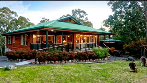 Valley View Luxury Retreat - Yamba Accommodation 0