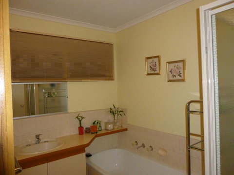 Vella Room - Yamba Accommodation 2
