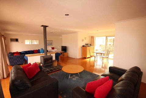 Verona Vineyard Cottage - Yamba Accommodation 3