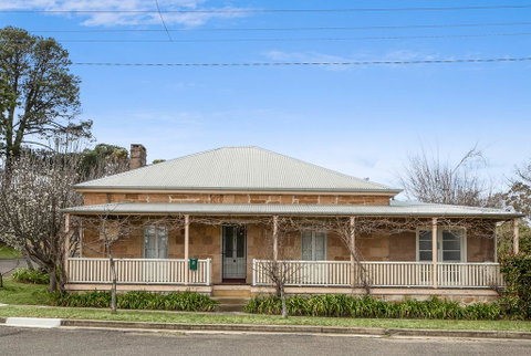 Victoria Cottage - Yamba Accommodation 0