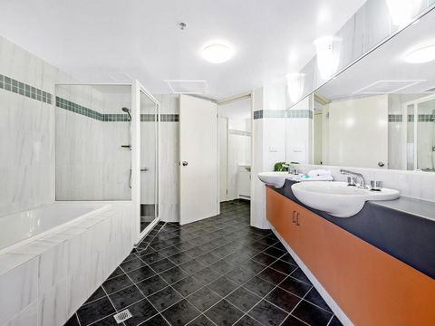 Victoria Square Apartments In The Heart Of Broadbe - Yamba Accommodation 3