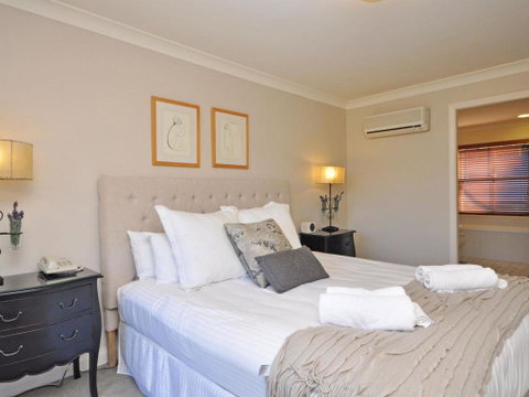 Villa 3br Beaujolais Luxe + Style Resort Condo Located Within Cypress Lakes Resort (nothing Is More Central) - Yamba Accommodation 3