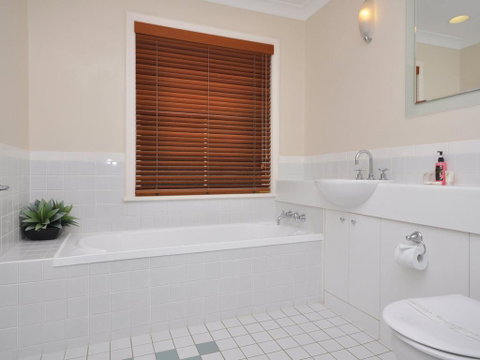Villa 3br Vista Resort Condo Located Within Cypress Lakes Resort (nothing Is More Central) - Yamba Accommodation 1