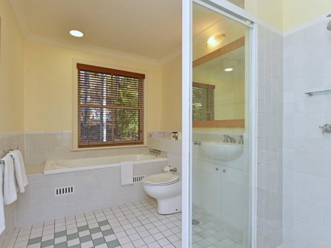 Villa Executive 2br Pokolbin Resort Condo Located Within Cypress Lakes Resort (nothing Is More Central) - Yamba Accommodation 2