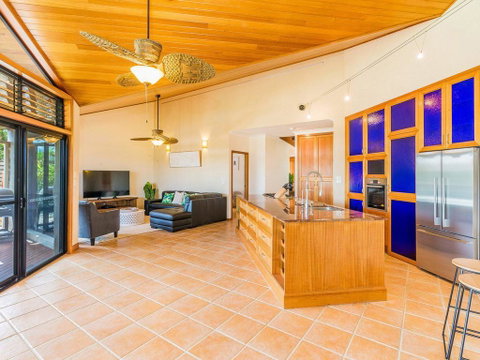 Vista Del Mare - 81 Witonga Drive Yamba Family Home On Water. - Yamba Accommodation 3