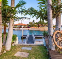 Vista del Mare - 81 Witonga Drive Yamba Family home on water. - Yamba Accommodation
