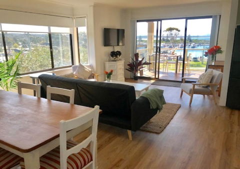 Vista Marina Penthouse #6 - Yamba Accommodation 2