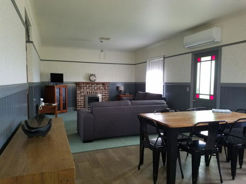 Wagga Wagga Country Cottages - Yamba Accommodation 0